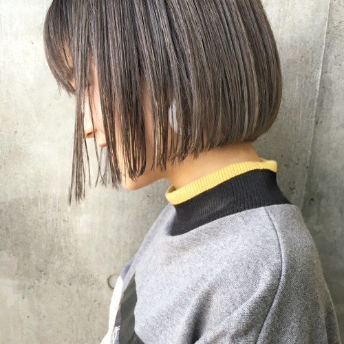 切りっぱなしボブ×抜け感ハイライト