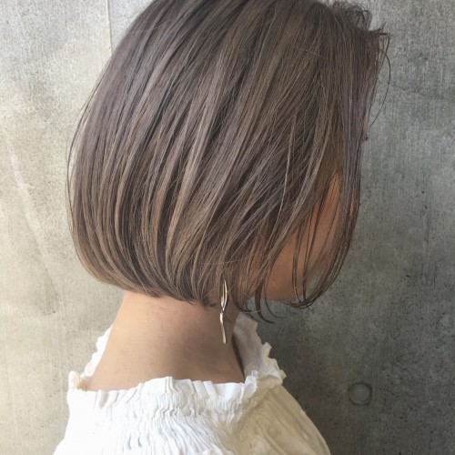 切りっぱなし質感ボブ×グレージュハイライト