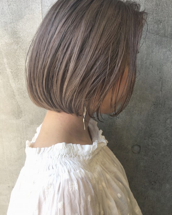 切りっぱなし質感ボブ×グレージュハイライト
