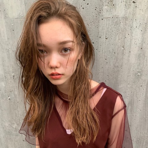 大人かわいい外国人風小顔レイヤースタイル