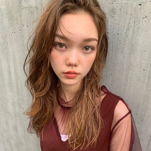 大人かわいい外国人風小顔レイヤースタイル